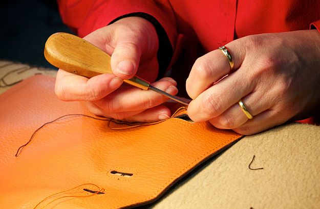 Hand sewing of a bag