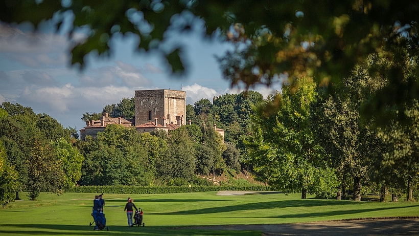 Das Castello vom Golfplatz aus gesehen.
